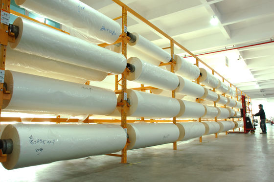 Termal Laminasyon Filmi, 1 inç veya 3 inç Kağıt Çekirdek Şeffaf Renk ve Dijital Laminasyon İçin Optimize Edilmiş Termal Laminasyon