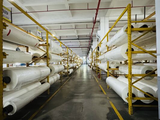 0-6000 metre uzunluğunda ve 90°'dan fazla parlaklıkta açık PET termal laminatör filmi