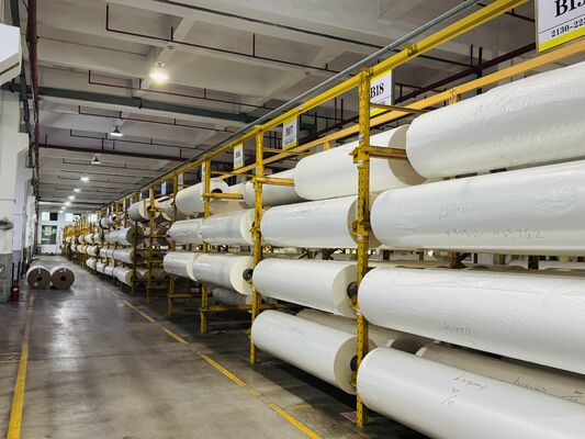 130°C'ye kadar sıcaklığa dayanıklı 3 inç veya özel kağıt çekirdeği ve 0-6000 metre uzunluğundaki PET Termal Lamine Film