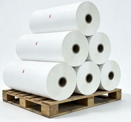 Suya ve UV'ye dayanıklı mat laminatör filmi, çift taraflı korona tedavisi ve kalıcı yüzey finişi için 17-45 mikron kalınlığı