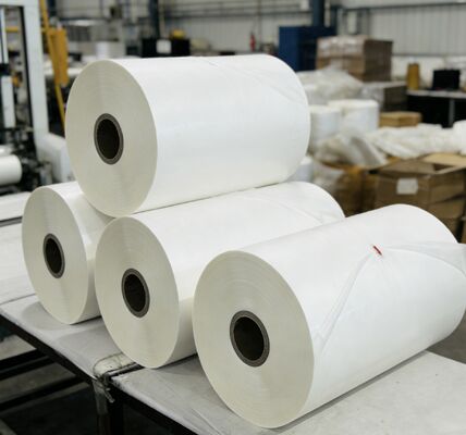 İki taraflı korona tedavisi ile 42 dineden fazla ve termal laminatör için 17-45 mikron kalınlığında premium mat laminatör filmi