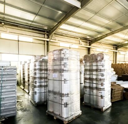 90 GU'dan Yüksek Parlaklık Seviyesi, Nem Kanıtlı ve Çift Taraflı Corona Tedavisi ile Parlak Laminasyon Filmi