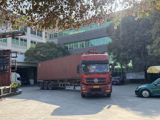 Sıcak etkinleştirilmiş yapışkan ve 2200 mm'ye kadar genişliğinde uygulamalar için yumuşak sertliğe sahip PET Termal Lamine Film