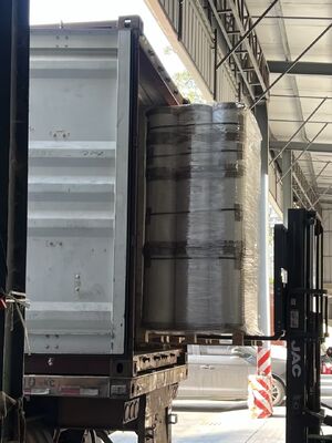 Gıda ambalajı ve laminasyonu için 110 ° C'ye kadar ısıya dayanıklı, özelleştirilmiş ağırlık ve pürüzsüz yansıtıcı yüzeyli metalize PET filmi