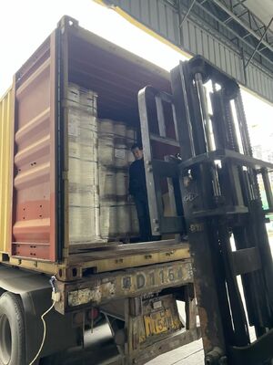 Profesyonel ambalajlar için ısı etkinleştirilmiş, nem geçirmez ve yumuşak sertliğe sahip PET termal laminatör filmi