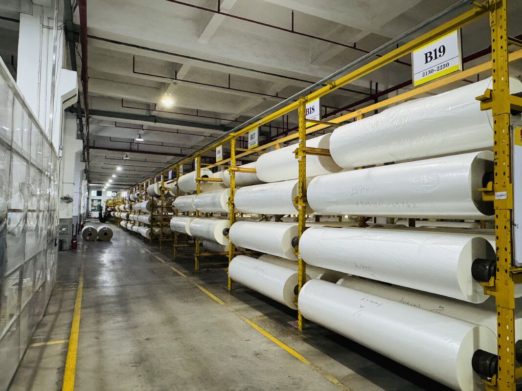 Yüksek Kesinlikli PET Termal Lamine Filmleri 90 Dereceden Fazla Parlaklık ve Termal Laminatör için 11-250 Mikron Kalınlığı