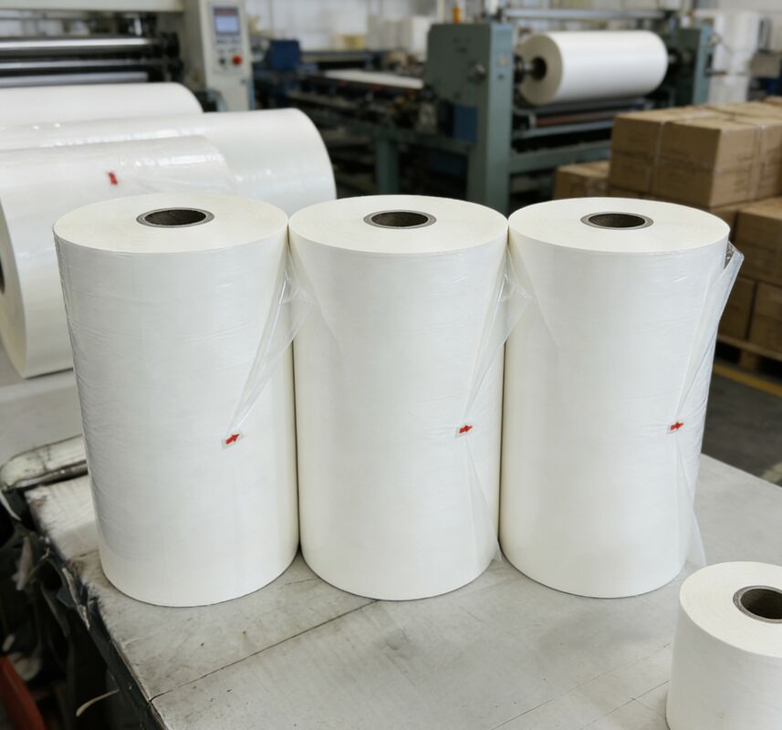 Çift taraflı muamelesi, daha iyi ambalajlama için nem geçirmez ve çoklu ekstrüzyon süreci ile parlak laminatör filmi