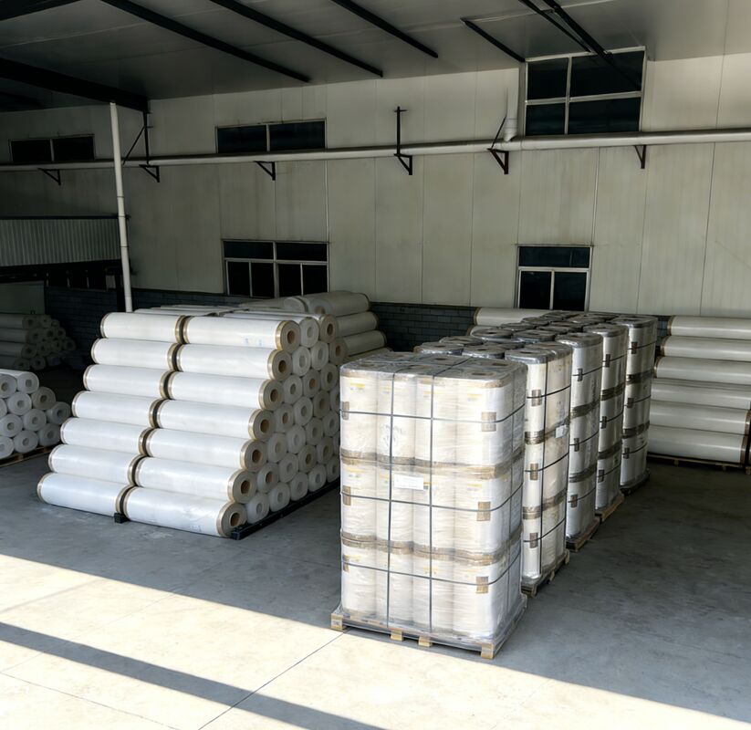 Dönüştürülebilir ve çevre dostu Yumuşak Sertlik 17-45 Mikron Kalınlığındaki Parlak Laminasyon Filmi