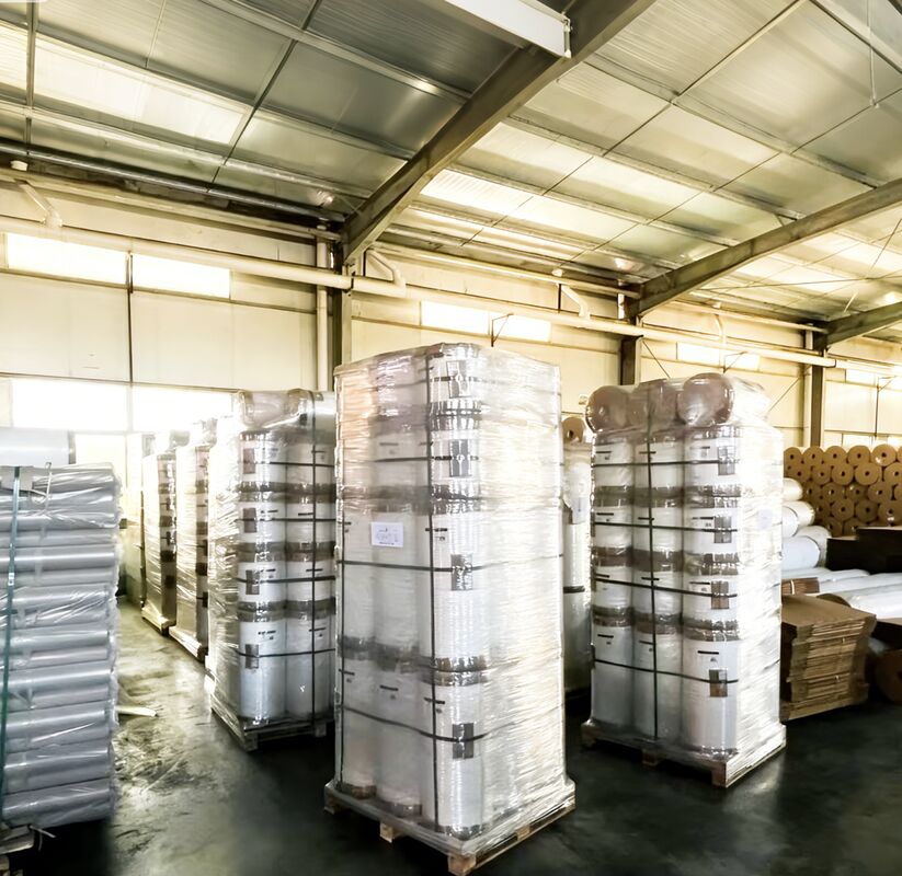 90 GU'dan Yüksek Parlaklık Seviyesi, Nem Kanıtlı ve Çift Taraflı Corona Tedavisi ile Parlak Laminasyon Filmi