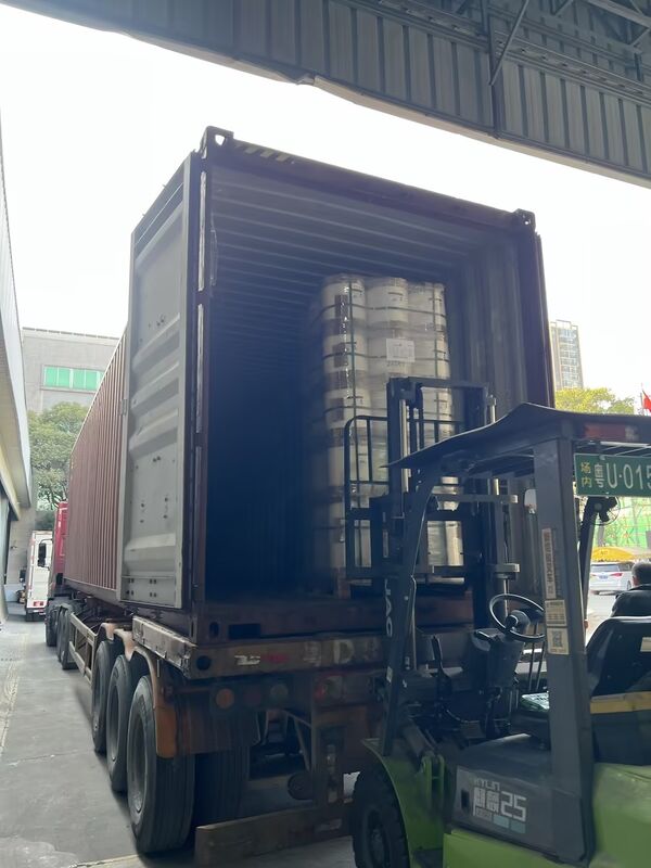 110 °C'ye kadar ısıya dayanıklı, pürüzsüz yansıtıcı yüzey ve ambalaj ve laminatör için kimyasal direnci olan metal PET filmi