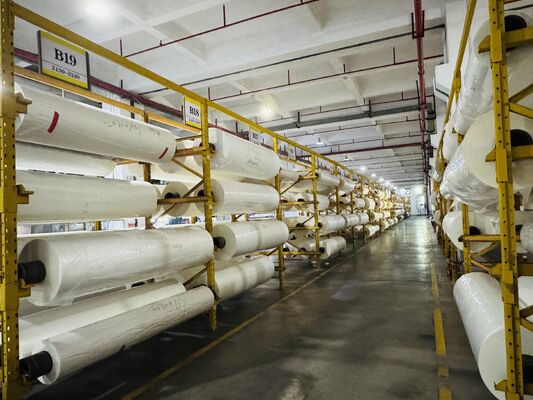 Yüksek açıklıklı, 130°C'ye kadar sıcaklığa dayanıklı ve 6000 metreye kadar özel uzunlukta PET termal laminatör filmi