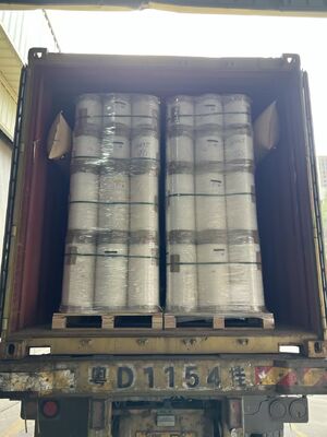 110 °C'ye kadar ısıya dayanıklı, kimyasallara dayanıklı ve paketleme ve laminatör için pürüzsüz yansıtıcı yüzeyli metalize PET filmi